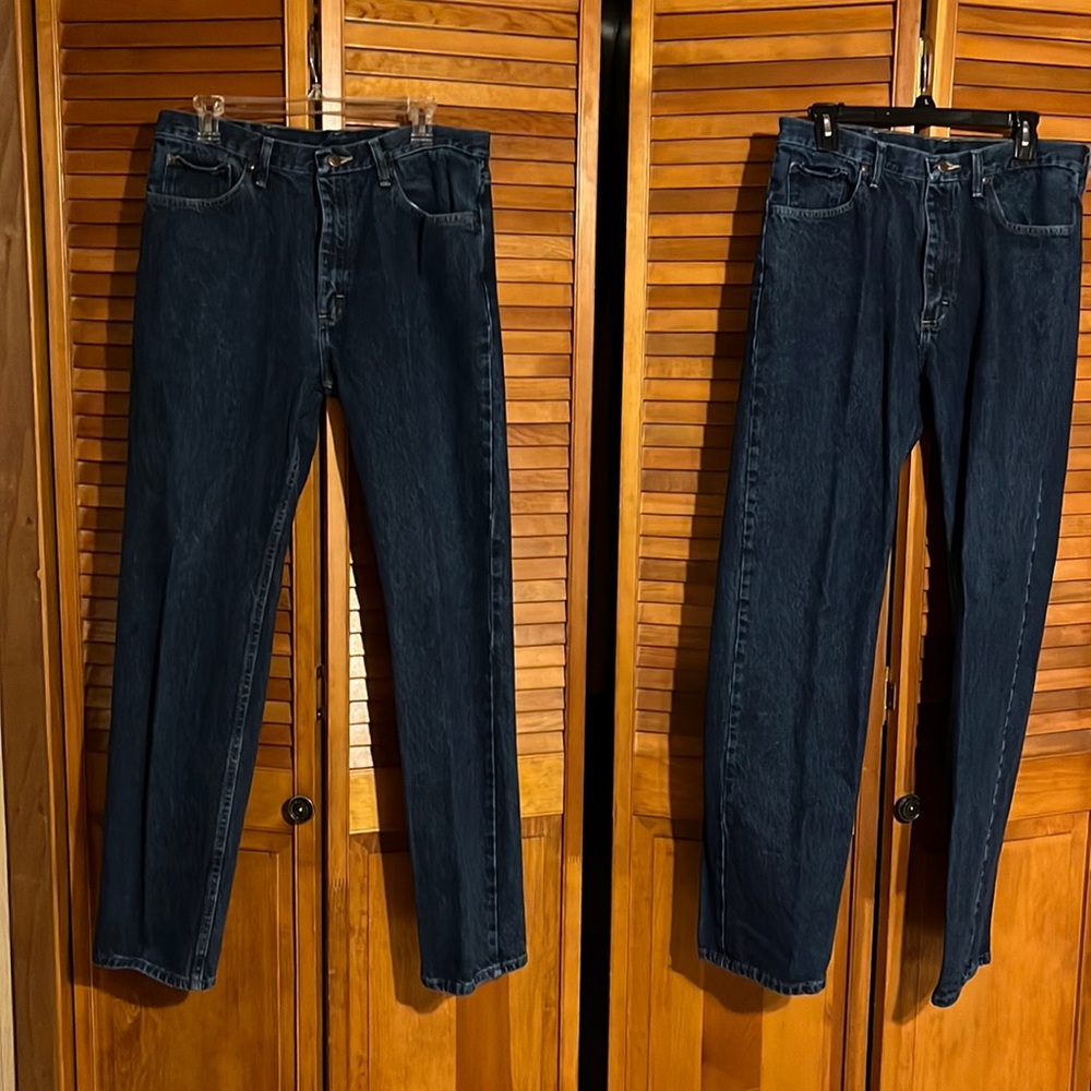 Wrangler jeans 34 x 34. 2 pair